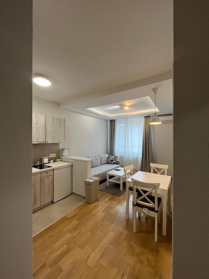 Black & White Apartment سوبوتيتْسا المظهر الخارجي الصورة