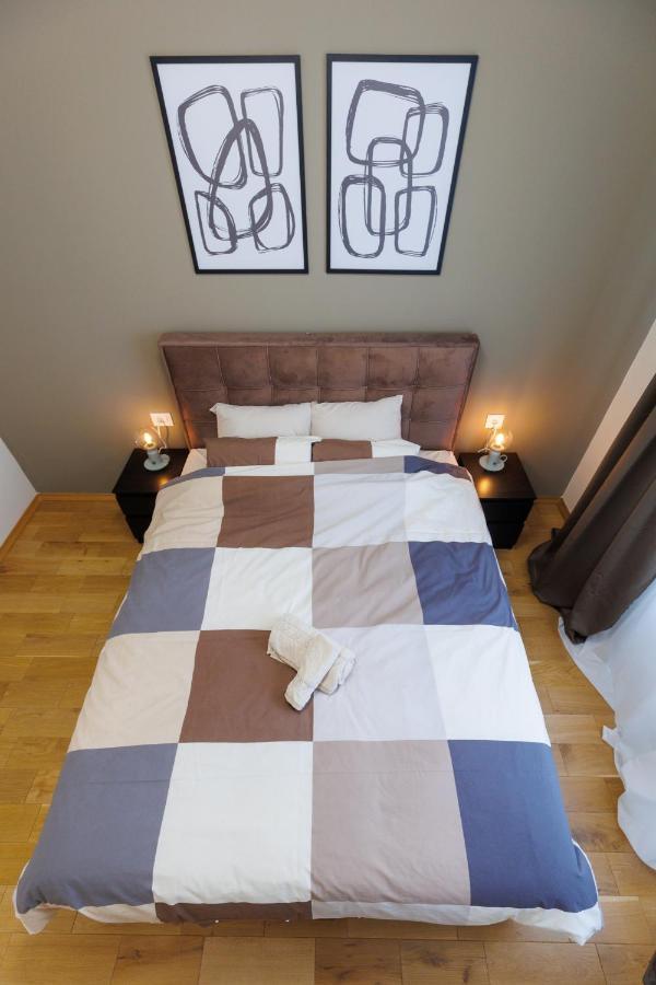Black & White Apartment سوبوتيتْسا المظهر الخارجي الصورة