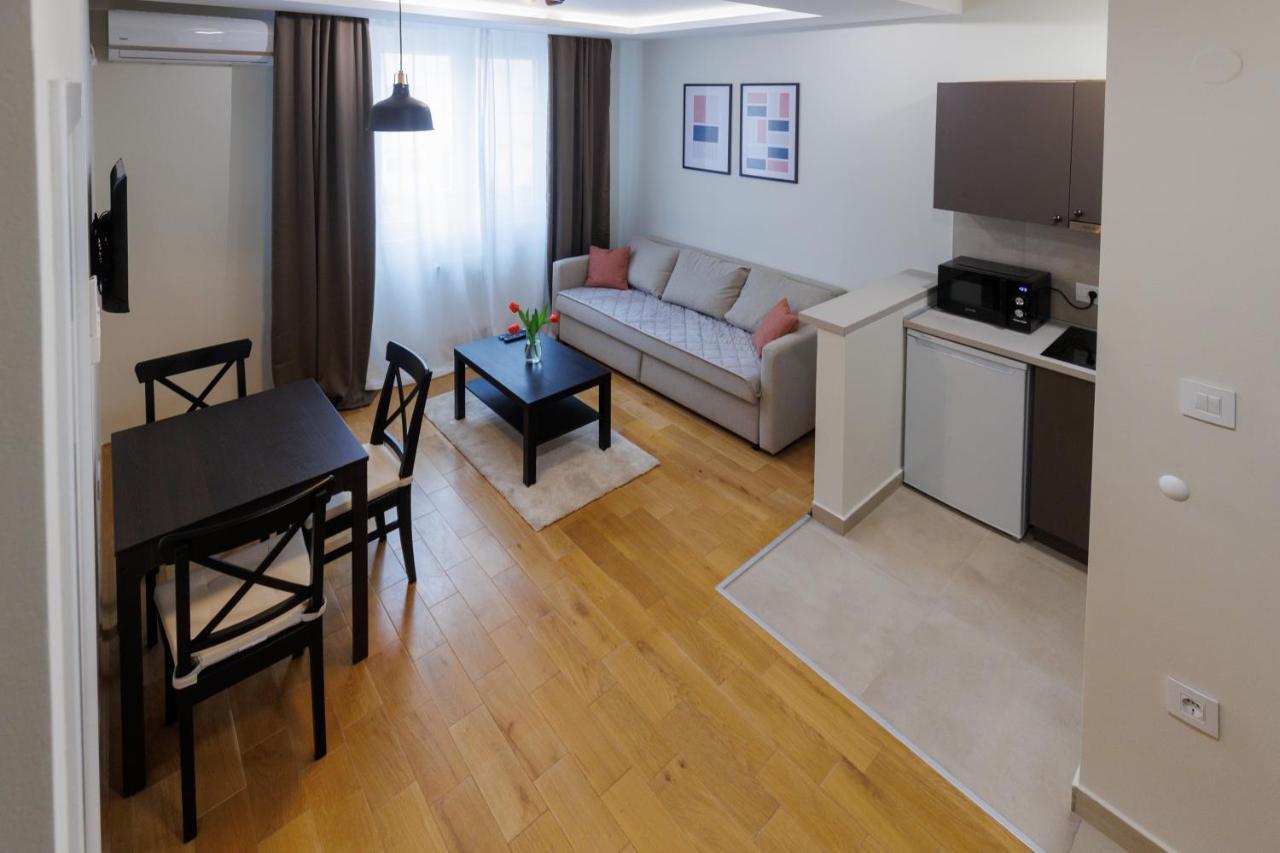 Black & White Apartment سوبوتيتْسا المظهر الخارجي الصورة