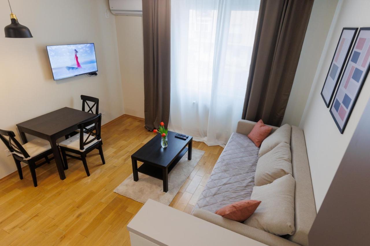 Black & White Apartment سوبوتيتْسا المظهر الخارجي الصورة